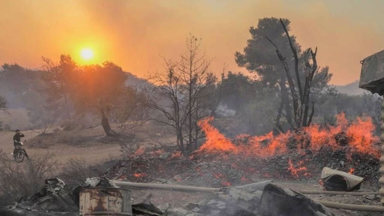 Rodos'taki orman yangını devam ediyor