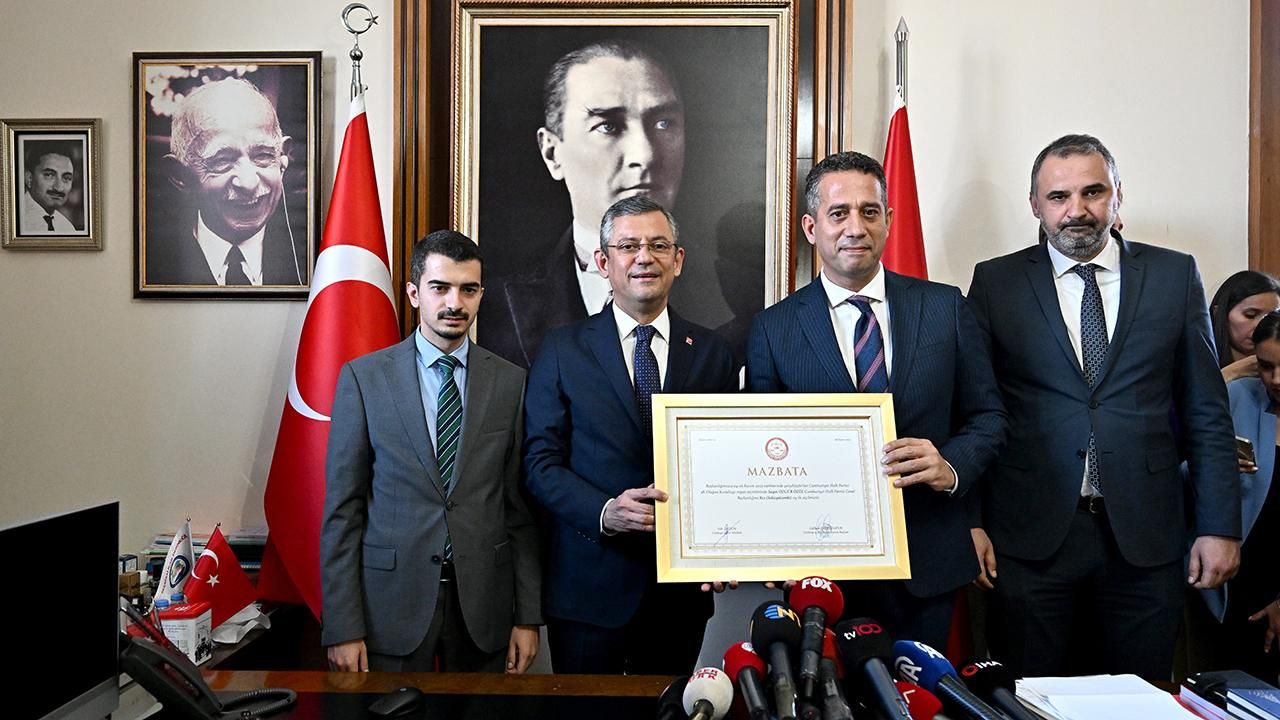 CHP'nin yeni genel başkanı Özel, mazbatasını aldı