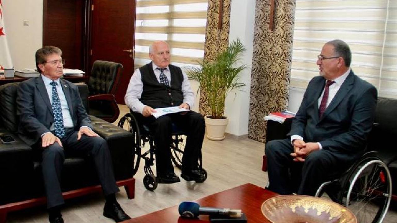 Başbakan Ünal Üstel, AK Parti ve Yeni Azerbaycan Partisi heyetlerini kabul etti