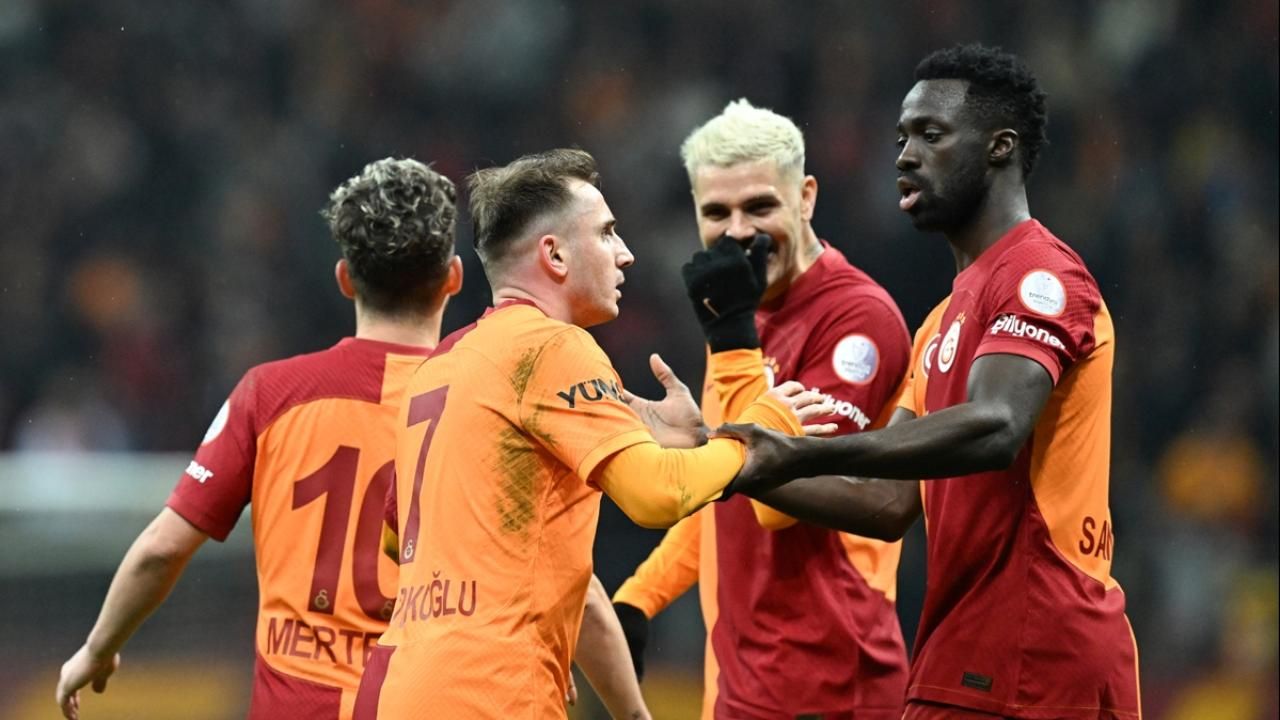 Galatasaray geri düştüğü maçta galibiyete 3 golle uzandı