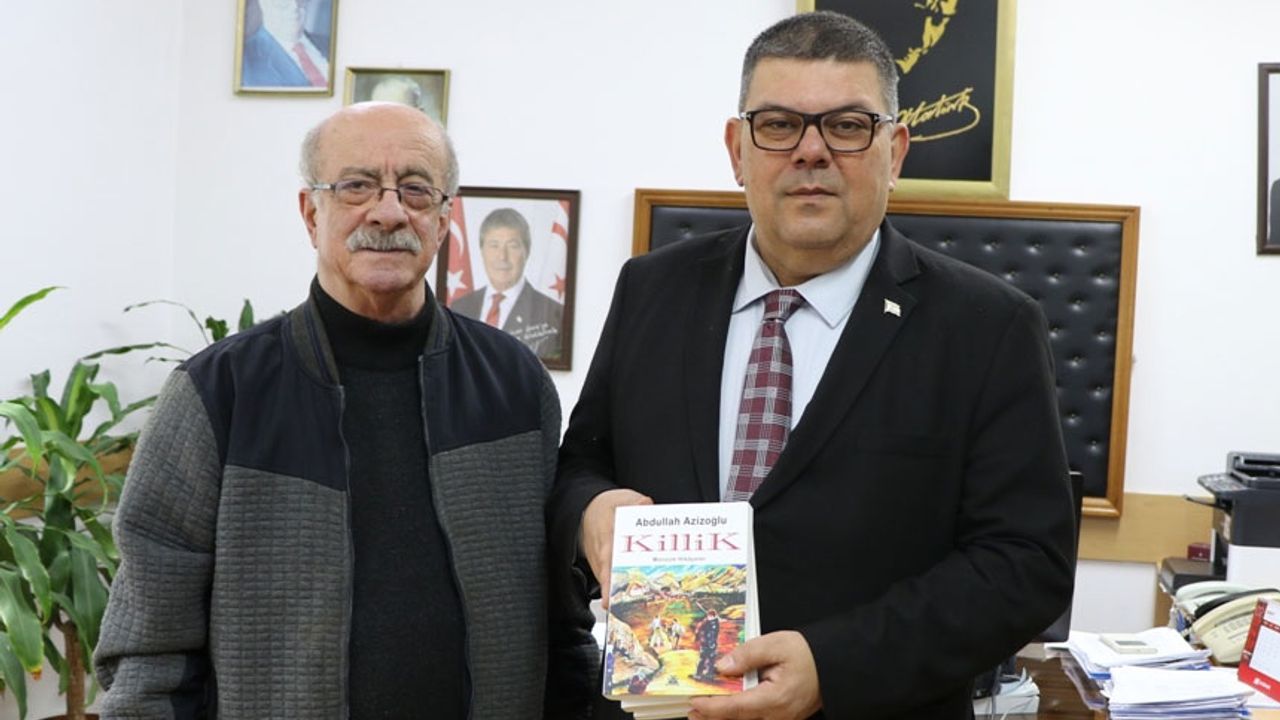 Abdullah Azizoğlu, son kitabını Maliye Bakanı Berova’ya takdim etti