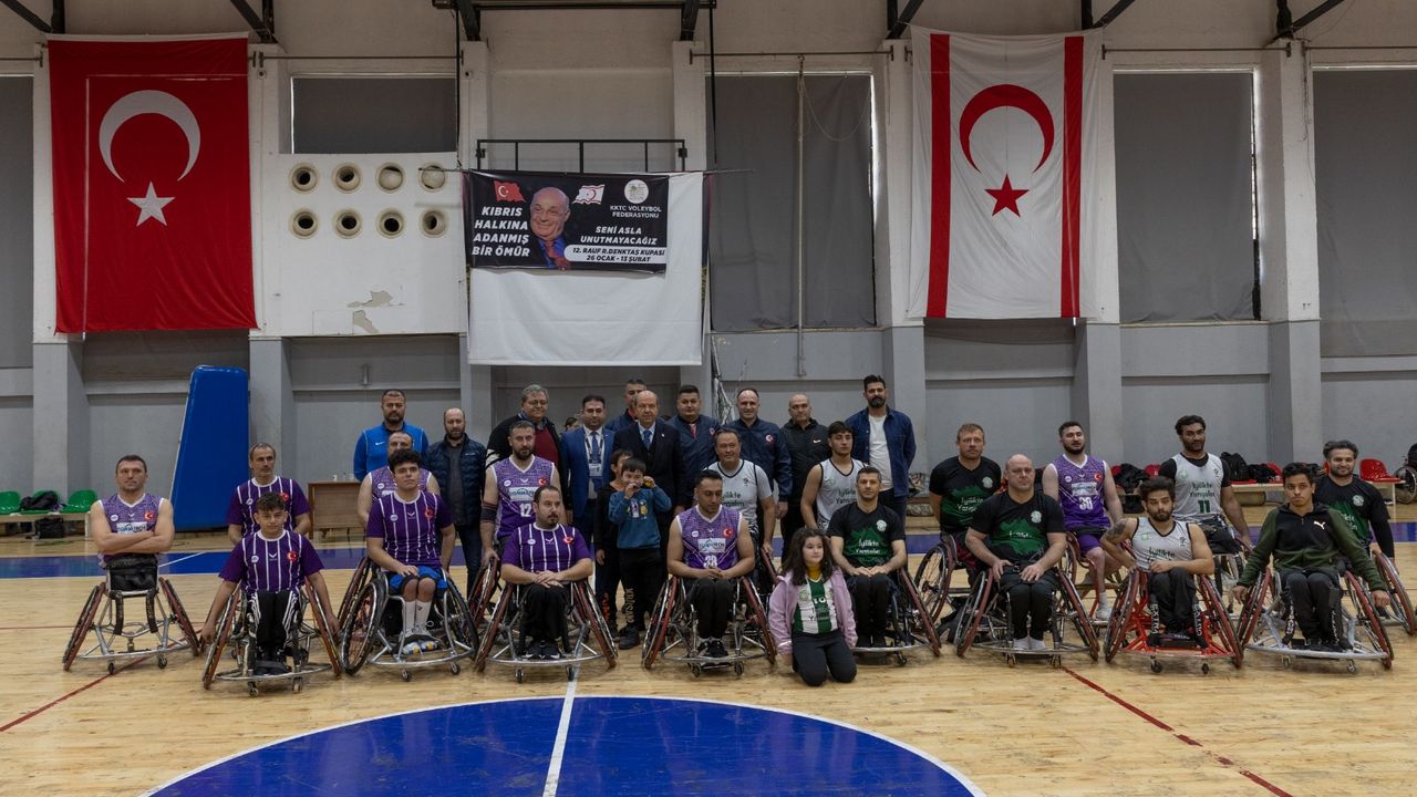 Cumhurbaşkanı Tatar, Türkiye Tekerlekli Sandalye Basketbol Süper Lig karşılaşmasını izledi