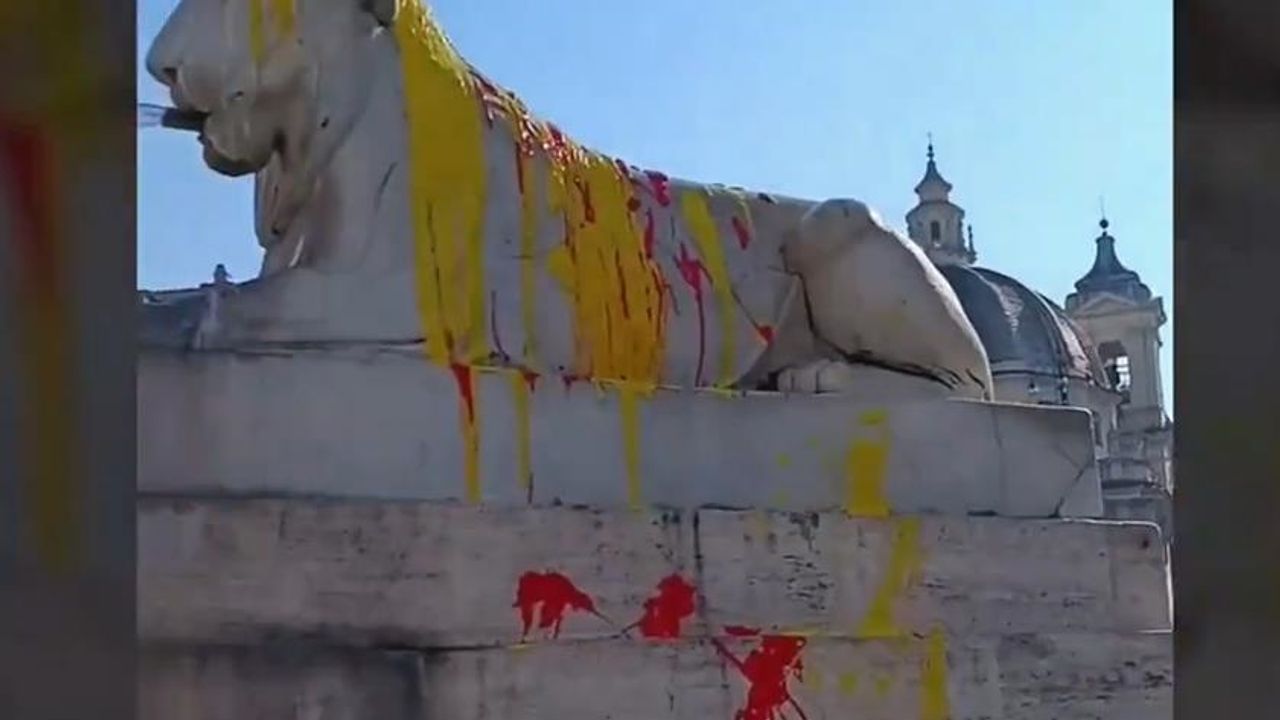 Hayvan hakları aktivistlerinden Roma'daki aslanlı çeşmelere boyalı saldırı