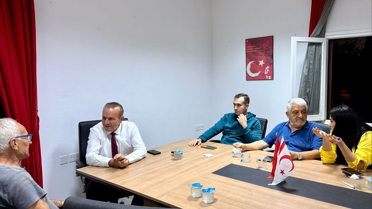 Partililerle bir araya gelen Fikri Ataoğlu, talepleri dinledi