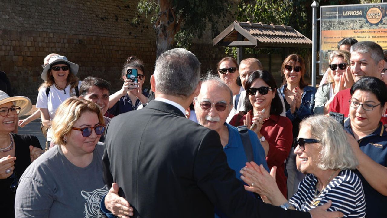 Törende Erhürman'a sevgi seli