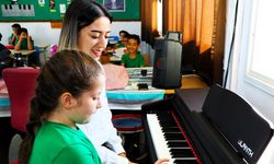Türel Türkseven’den Şehit Doğan Ahmet İlkokulu’na piyano bağışı