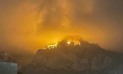 Beşparmak Dağları'nda yangın yok, St. Hilarion Kalesi’nin ışıkları yanıyor… 