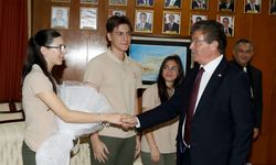 Başbakan Üstel, Esin Leman Lisesi öğrencilerini kabul etti