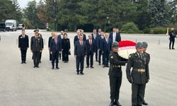 Başbakan Üstel Ankara'da... İlk ziyaret Anıtkabir'e...