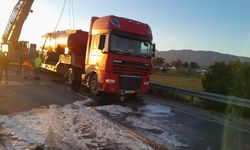 Akaryakıt yüklü tanker kaldırıldı, yol açıldı