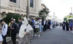 Japonya'da bayram namazı 3 kez kılındı