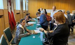 Polonya'da, cumhurbaşkanı seçiminin ikinci turu için oy verme işlemi başladı
