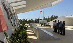 Ulusal Mücadele Vakfı Kurucu Cumhurbaşkanı Denktaş’ın anıt mezarını ziyaret etti