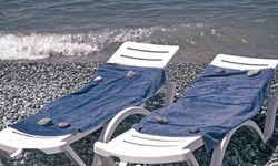 Plajda şezlong kavgası: 2 kadın tutuklandı