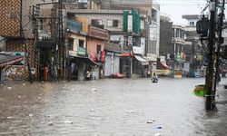 Pakistan'da muson yağmurları... Ölenlerin sayısı 299’a yükseldi!