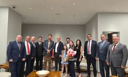 İngiltere milletvekili Afzal Khan, Ercan Havalimanı'ndan ülkeye geldi