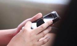 Belçika'da okullarda cep telefonu yasağı 2025-2026'da yürürlüğe giriyor