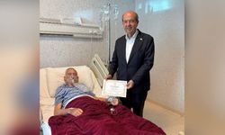 Cumhurbaşkanı Tatar, Gazi Nuri Piro’yu tedavi gördüğü hastanede ziyaret etti