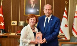 Cumhurbaşkanı Tatar, yazar Canev Dinçer’i kabul etti