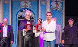 “Dracula – Bir Dehşet Komedisi” Girne Amfi Tiyatro’da sahnelendi