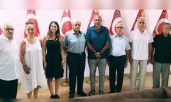 Korgeneral Bedrettin Demirel'in oğlu, gelini ve torunu Kıbrıs TMT Mücahitler Derneğini ziyaret etti