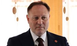 “Bugün bu topraklarda, bu bayraklar altında yaşıyorsak, bunu şehitlerimize ve gazilerimize borçluyuz”