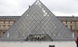 Louvre Müzesi'nde çalınan eserler henüz bulunamadı