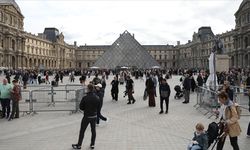 Louvre Müzesi'nde güvenlik önlemleri artırılacak