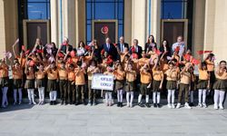 Güzelyurt Kurtuluş İlkokulu öğrencileri Meclis’te çocuk haklarına dikkat çekti…