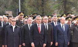 21-25 Aralık Milli Mücadele ve Şehitler Haftası dolayısıyla Şehitler Anıtı önünde tören düzenlendi