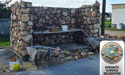 Dipkarpaz’a taş otobüs durakları inşa edildi