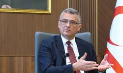 Erhürman: Türk Bayrağının indirilmesi kabul edilemez bir provokasyondur