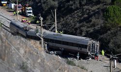 İspanya'da iki hızlı trenin karıştığı kazada ölenlerin sayısı 41'e yükseldi