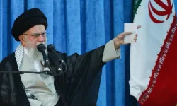 İsrail basını: Ali Hamaney’in konutuna 30 bomba atıldı