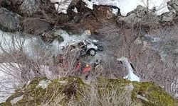 Virajı alamadı, uçuruma yuvarlandı. 3 ölü, 5 ağır yaralı