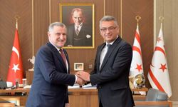 Erhürman, Türkiye Gençlik ve Spor Bakanı Bak'ı kabul etti