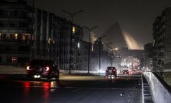 Mısır'da tasarruf önlemleri: Dükkanlar erken kapandı, sokaklar karanlığa büründü