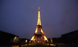 Eyfel kulesinden parça satışta: Tarihi merdiven açık artırmaya çıkıyor