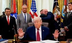 Trump, İran'ı anlaşmayı kabul etmezse vurmakla tehdit etti!