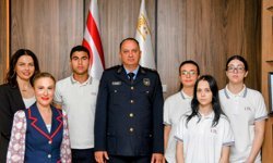 Polis Genel Müdürü Adalıer Lefkoşa Türk Lisesi öğrencilerini kabul etti