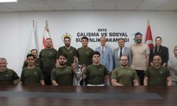 Hasipoğlu, Vakıflar Tekerlekli Sandalye Basketbol Takımı'nı kabul etti