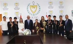 Çavuşoğlu, Tunus'ta ödül kazanan Haydarpaşa Ticaret Lisesi öğrencilerini kabul etti