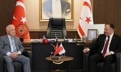 Öztürkler: “Rumlar milli gelirini refah yerine silaha harcıyor”