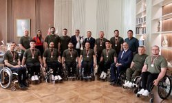 Erhürman, Vakıflar Tekerlekli Sandalye Basketbol Takımı'nı kabul etti