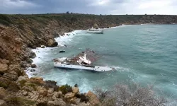 Güney Kıbrıs’ta üç tekne kayalıklara çarptı: 1 ölü, 2 yaralı