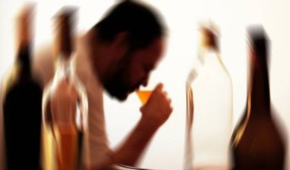 Şişede durduğu gibi durmadı... Rahatsızlık veren alkollü şahıslar tutuklandı!