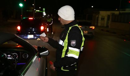 Ülke genelinde trafik denetimleri: 456 Sürücüye yasal işlem, 38 araç trafikten men