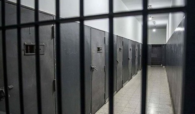 Cezaevi etrafındaki şüpheli şahsa uyarı ateşi açıldı