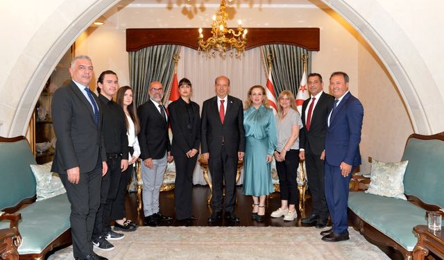 Cumhurbaşkanı Tatar, “İsias Ortak Davamız” şarkısını hazırlayan müzisyenleri kabul etti