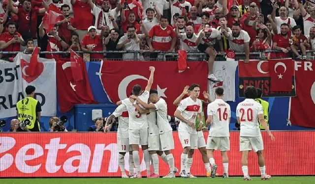 Başarılar Türkiye'm... Milliler yarı final için Hollanda karşısında